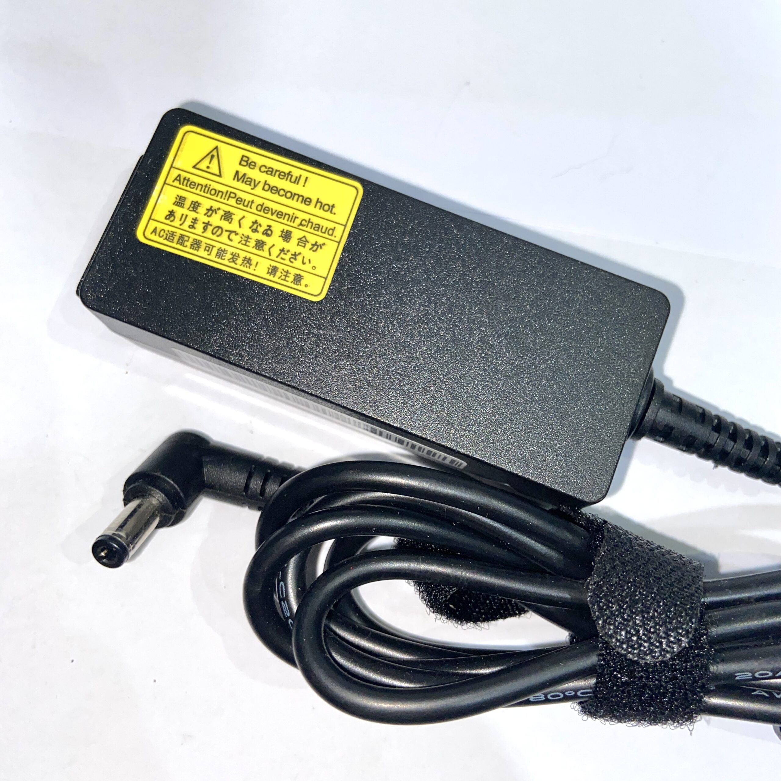 Adaptor-Toshiba-19V-1.58A-1-scaled-1