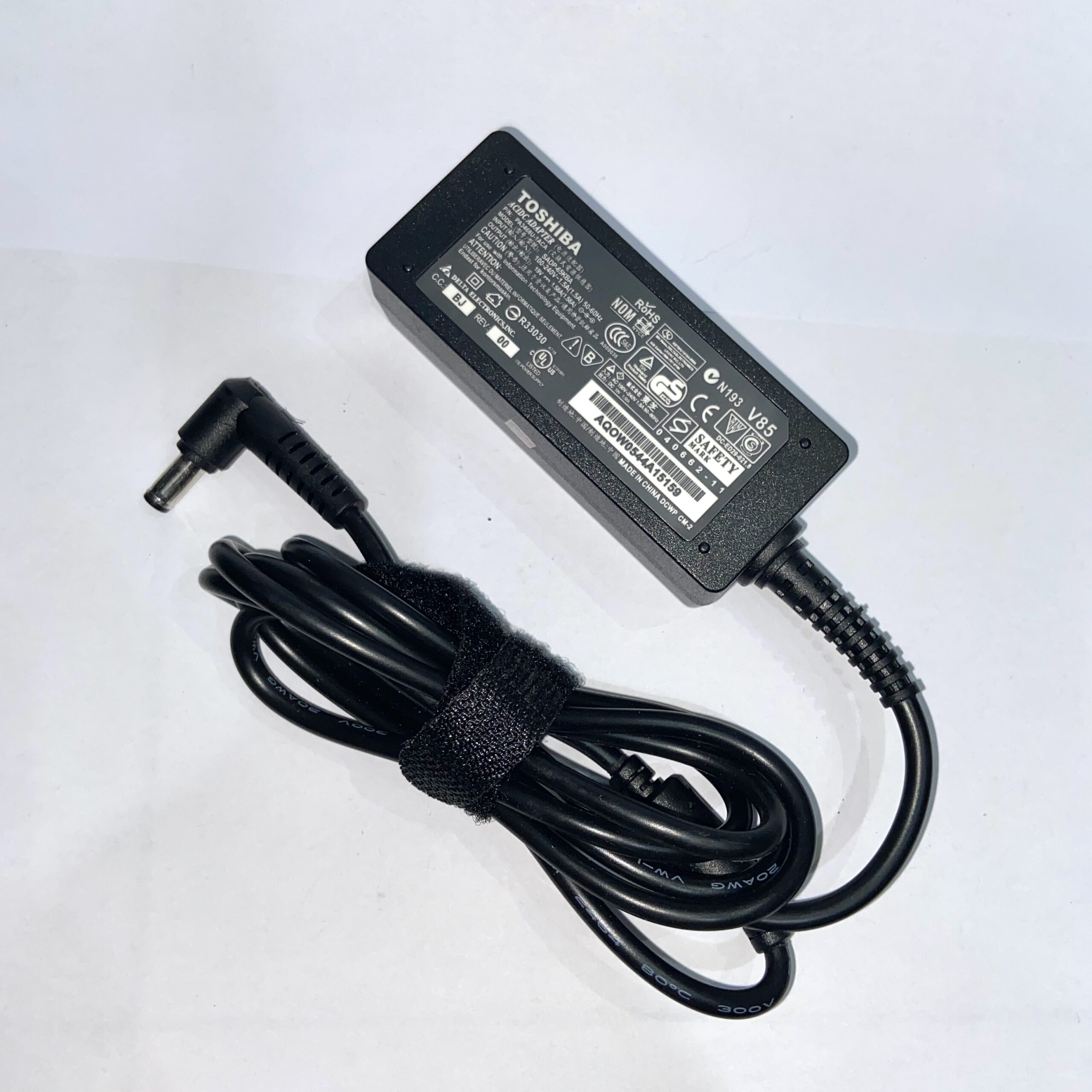 Adaptor-Toshiba-19V-1.58A-5-scaled-1