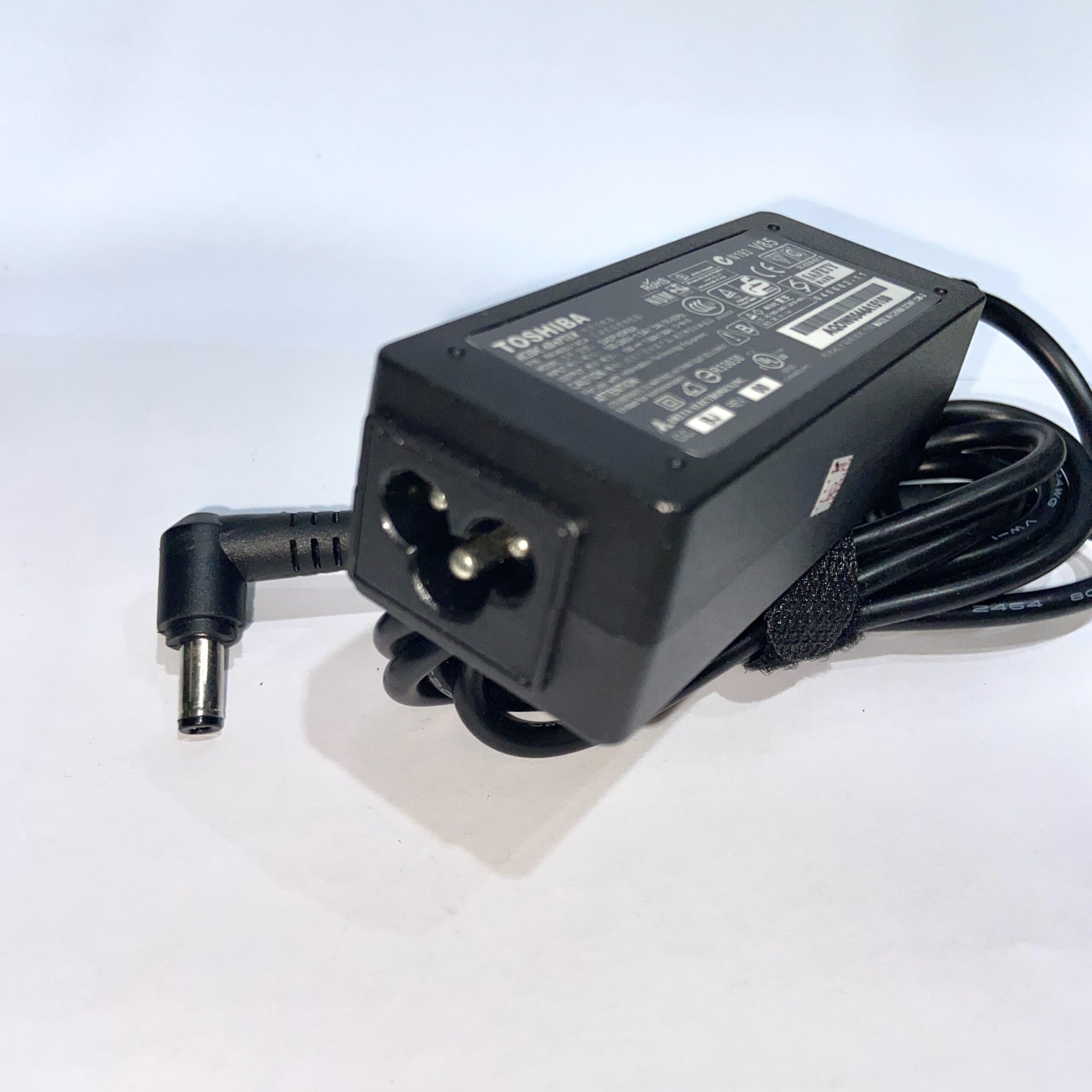 Adaptor-Toshiba-19V-1.58A-6-scaled-1