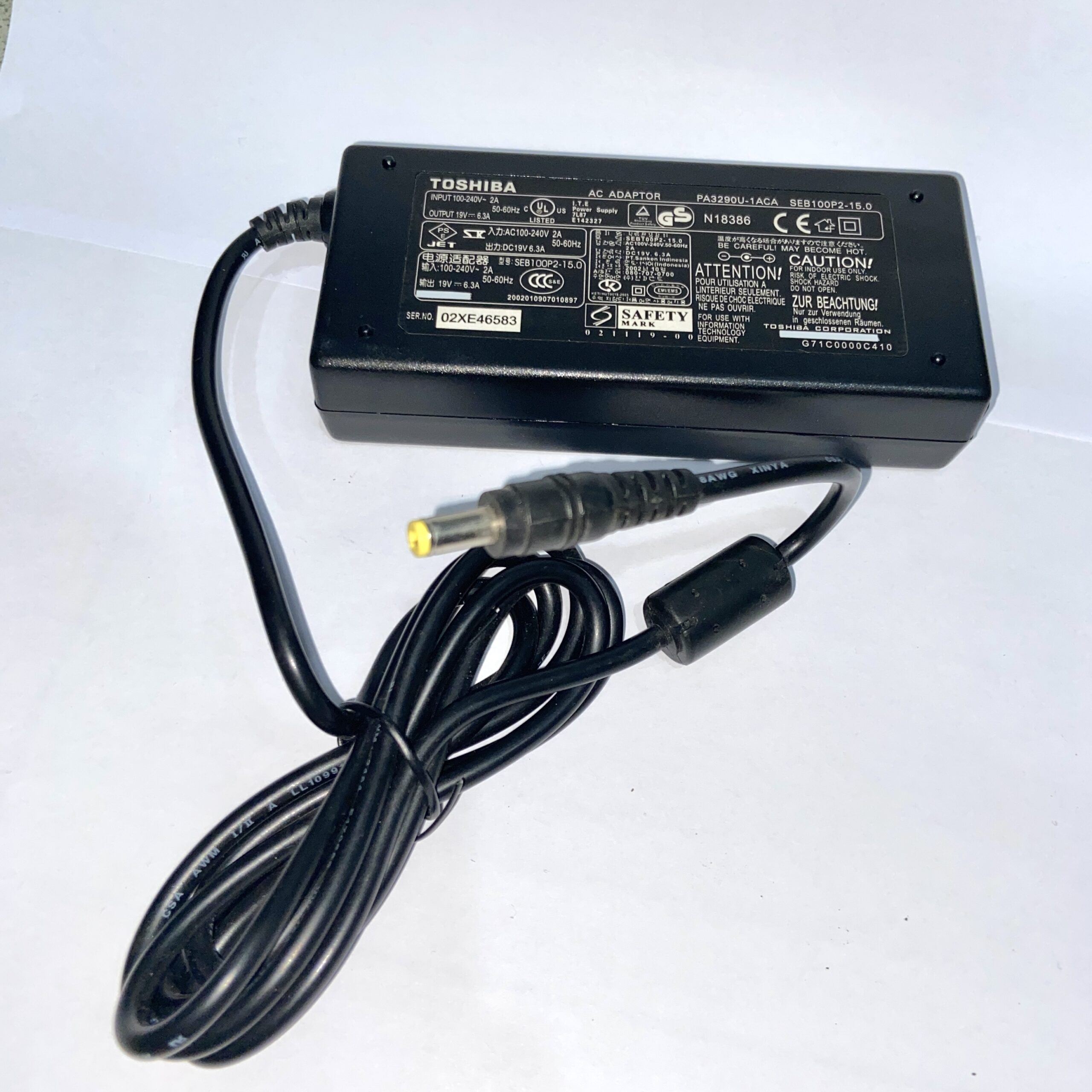 Adaptor-Toshiba-19V-6.3A-4-scaled-1