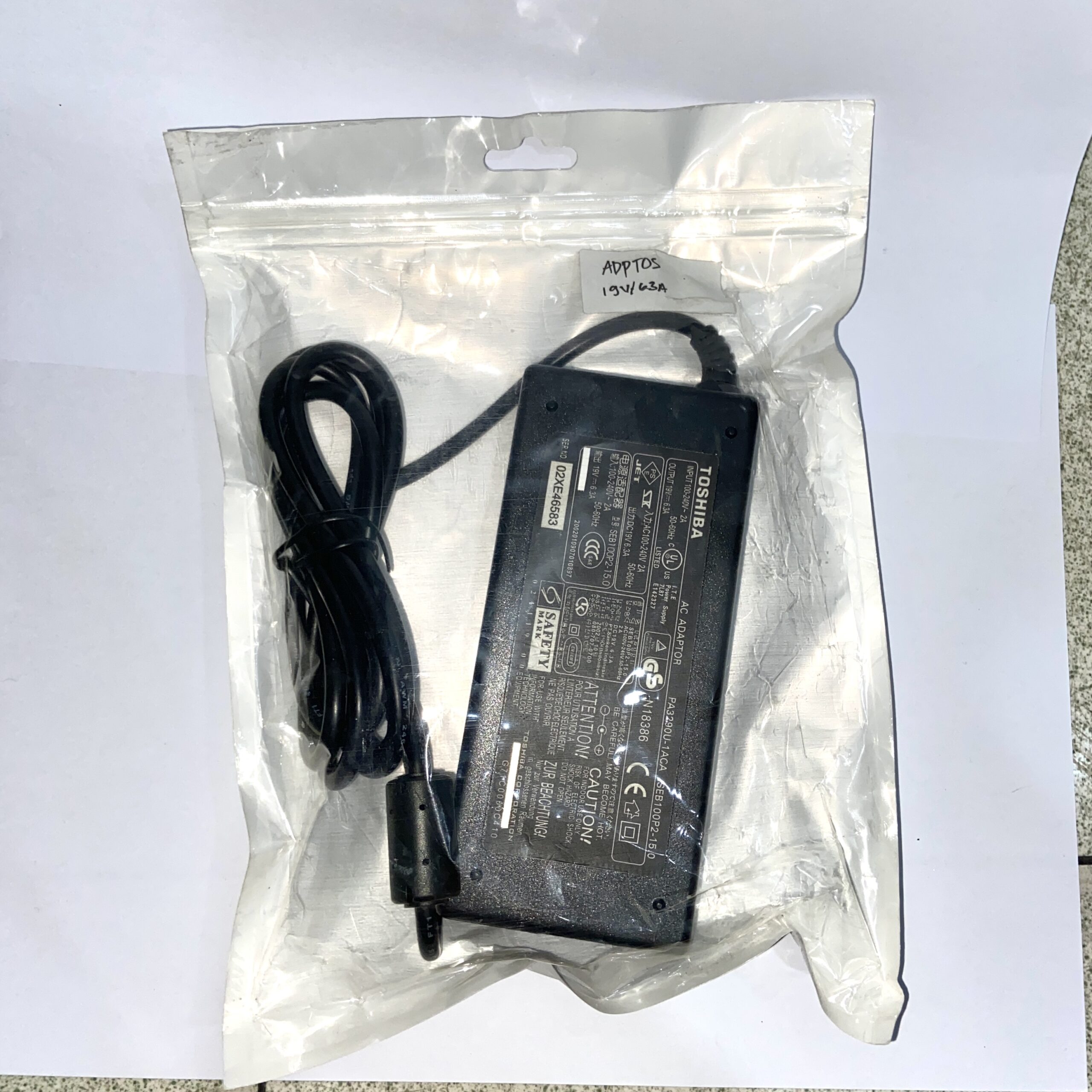 Adaptor-Toshiba-19V-6.3A-5-scaled-1